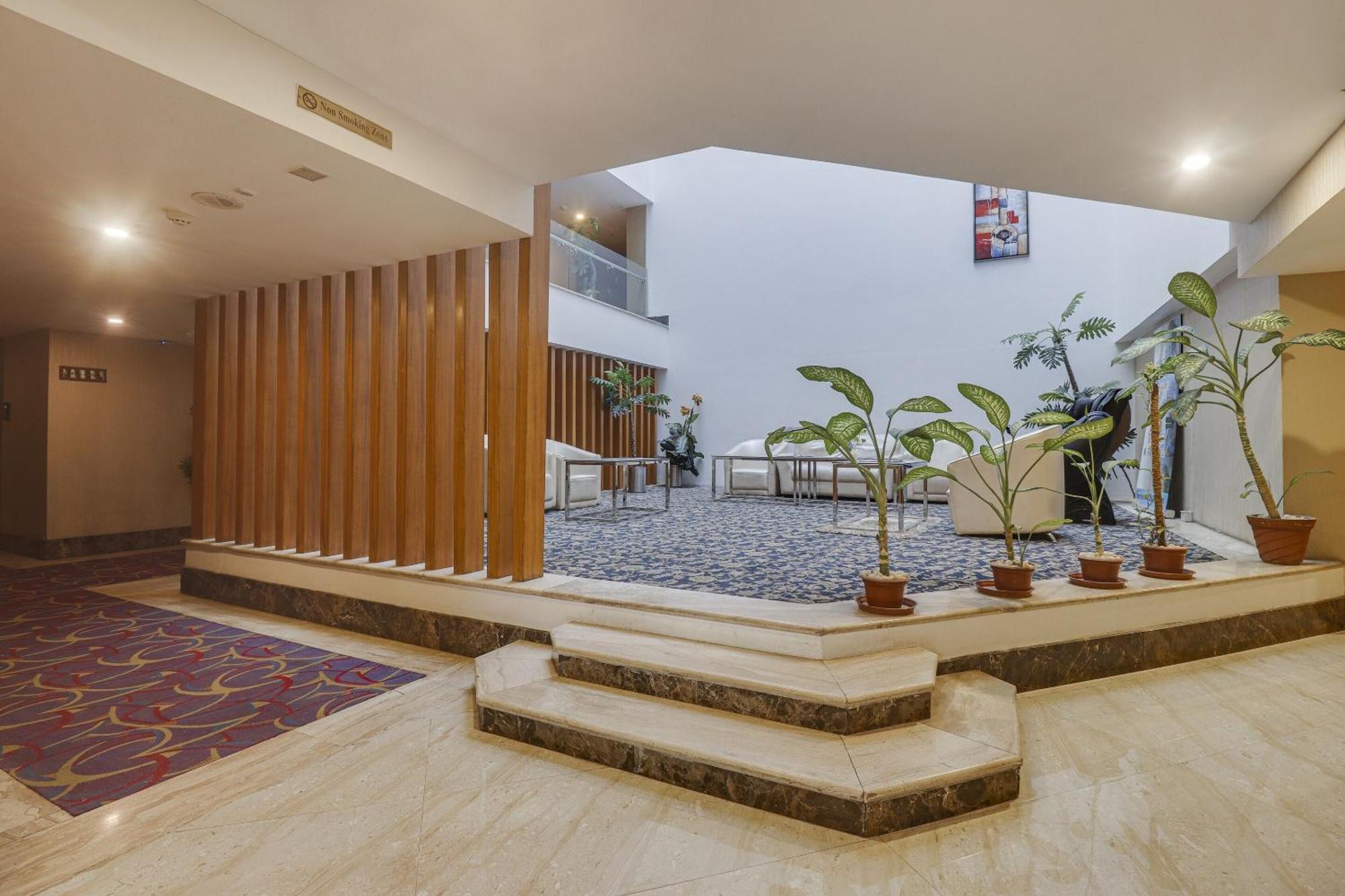 Palette - Le Palace Resort Chennai