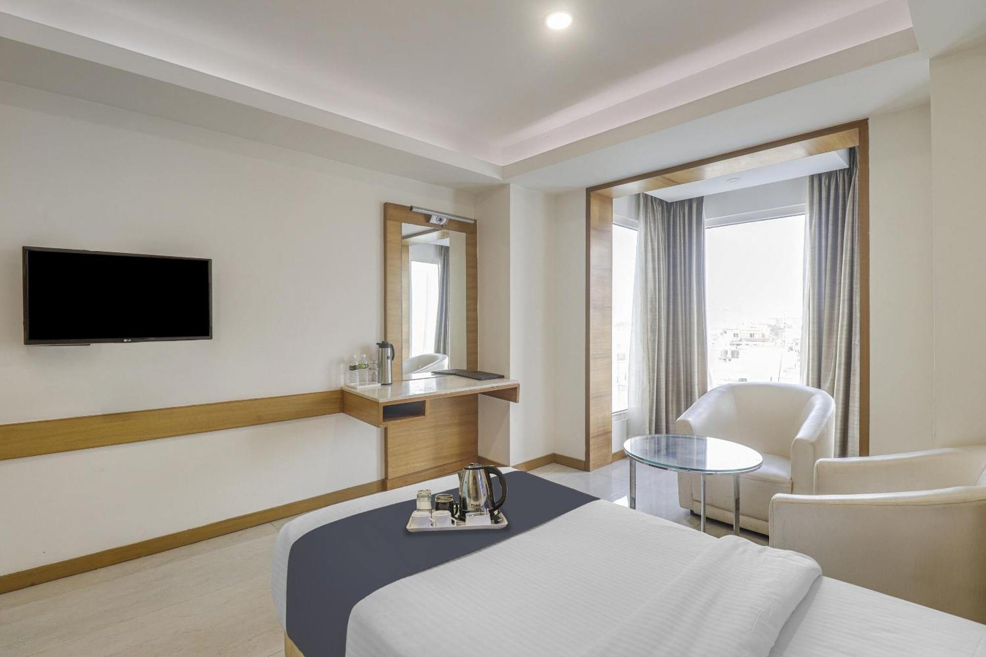 Resort Palette - Le Palace Chennai
